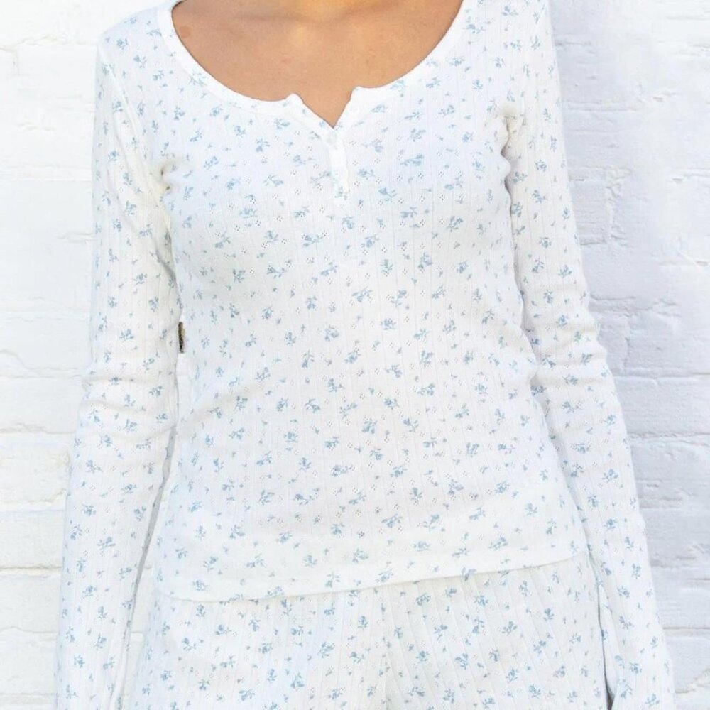 Brandy Melville long sleeve zelly top